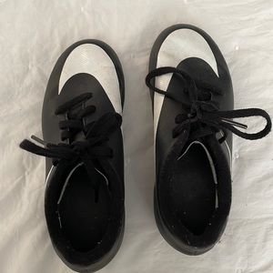 Kids gently used Nike soccer cleats